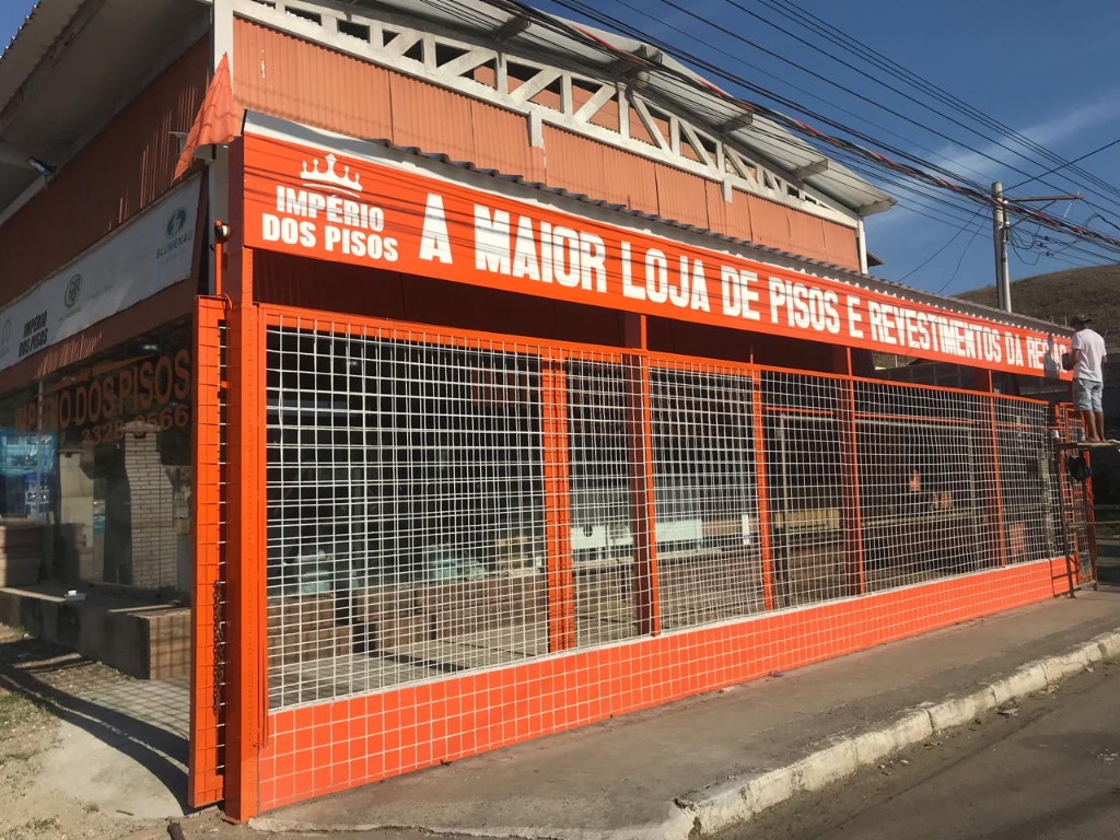 Fachada Império dos Pisos